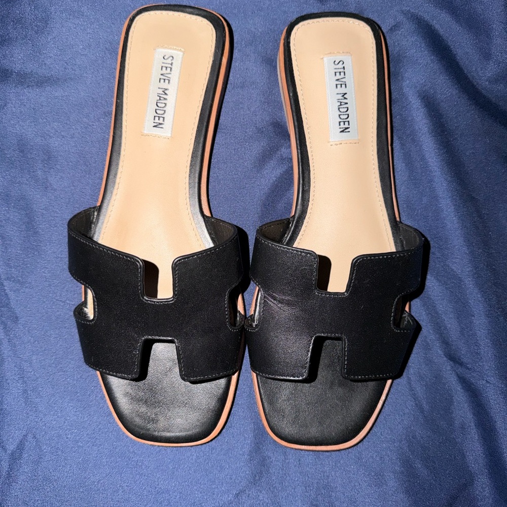 Steve Madden Black H‑Cut Slide Sandals